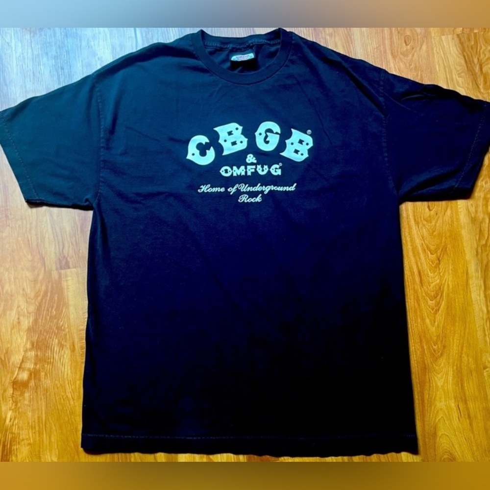Preowned Vintage Y2K CBGB Unisex Size Large  NYC Punk Rock Club Rare Shirt .